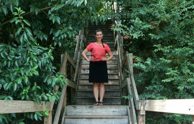The Vogue Voyager - One of the most beautiful places to visit in Raleigh is the Raleigh Rose Garden at Raleigh Little Theatre (RLT). Check out my adventure through the roses!